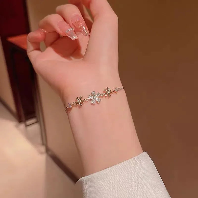 Geometric Smooth Rhinestone Chain Five Leaf Grass Flower Adjustable Bracelets for Women Fashion Jewelry Minimalist Accessories